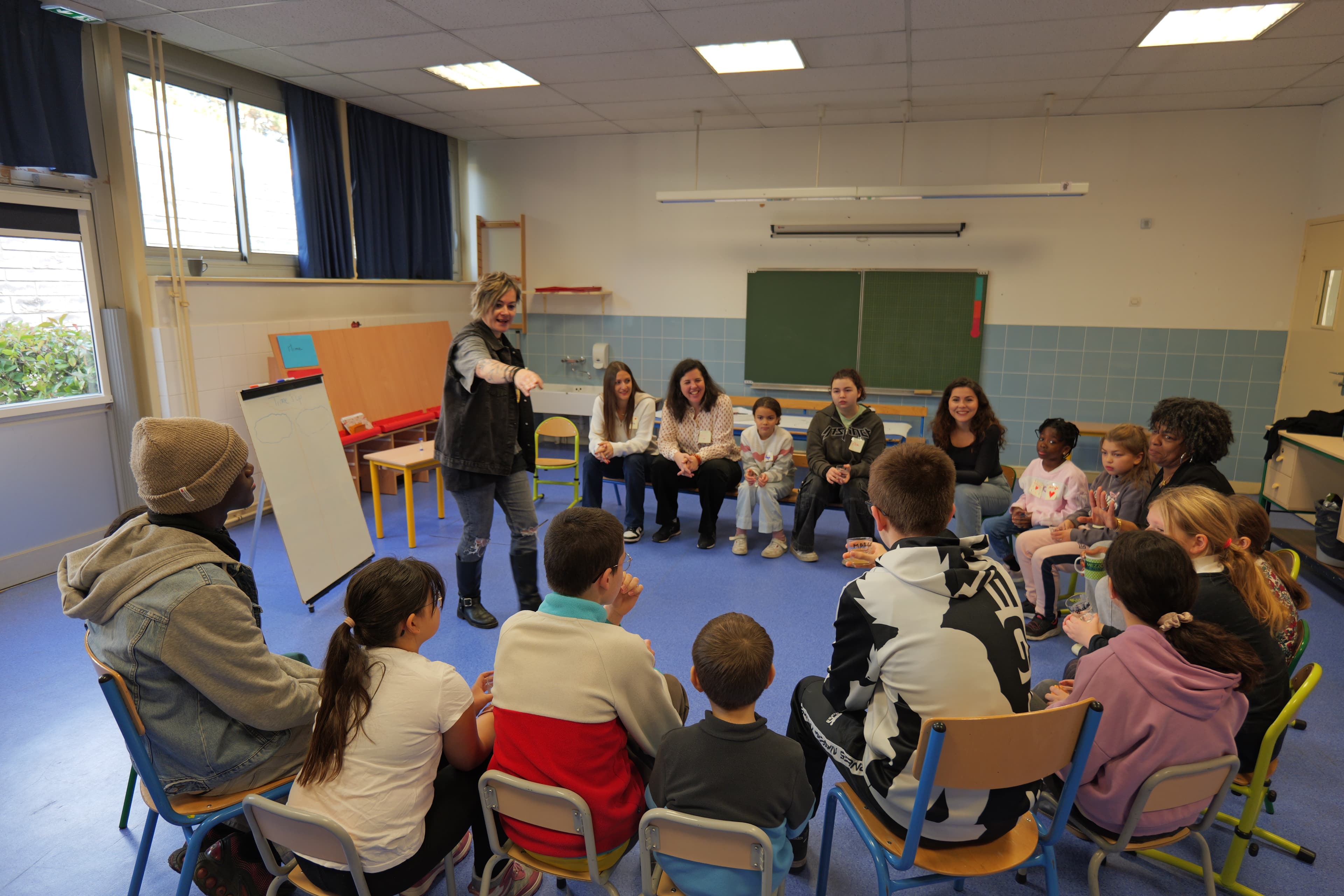Atelier jeux — échange autour d'une table